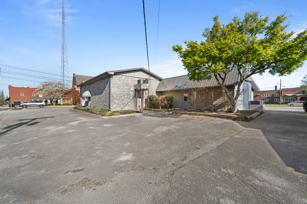 201 1st Ave, NW Winchester TN 37398