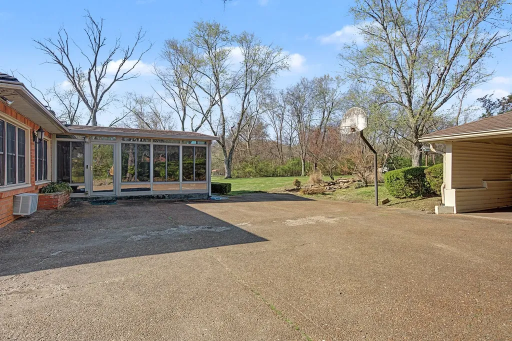 4659 Clarksville Pike Nashville TN 37218