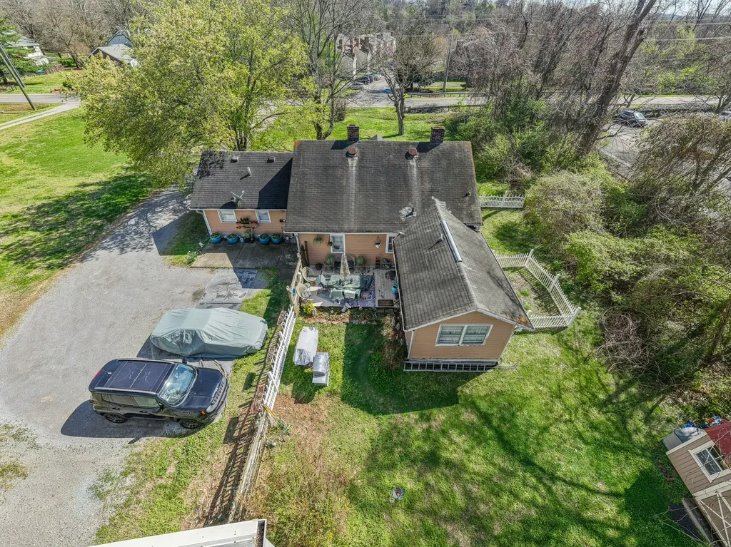 7114 Old Harding Pike Nashville TN 37221