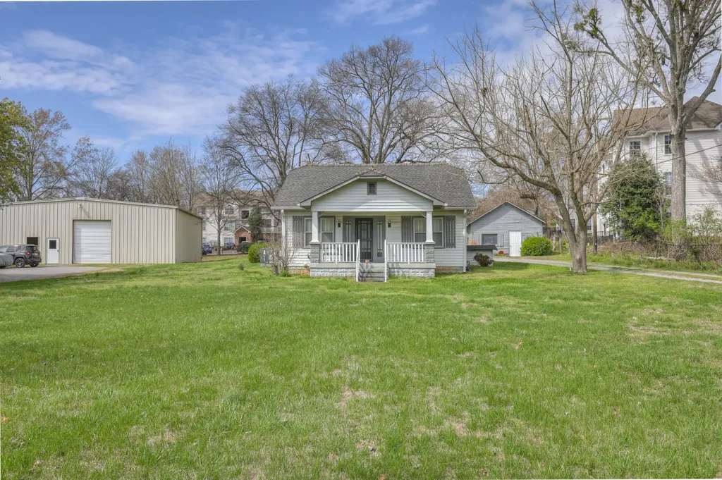 7114 Old Harding Pike Nashville TN 37221