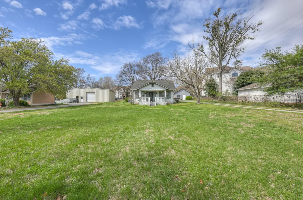 7114 Old Harding Pike Nashville TN 37221
