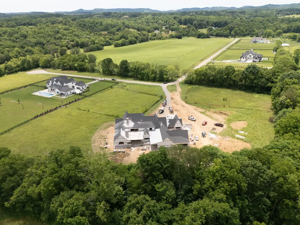 7019 Belcastle Lane College Grove TN 37046