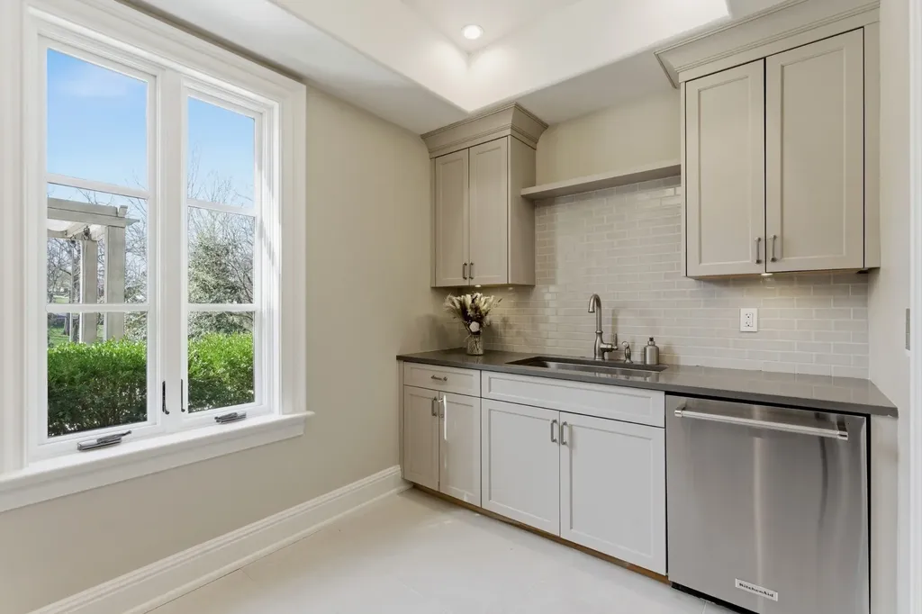 301 Westview Avenue Nashville TN 37205
