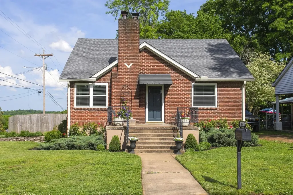 806 Fleming Street Columbia TN 38401