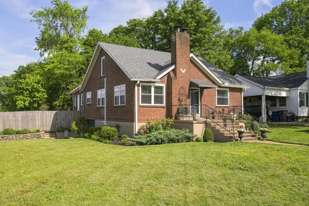 806 Fleming Street Columbia TN 38401