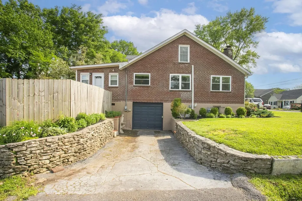 806 Fleming Street Columbia TN 38401