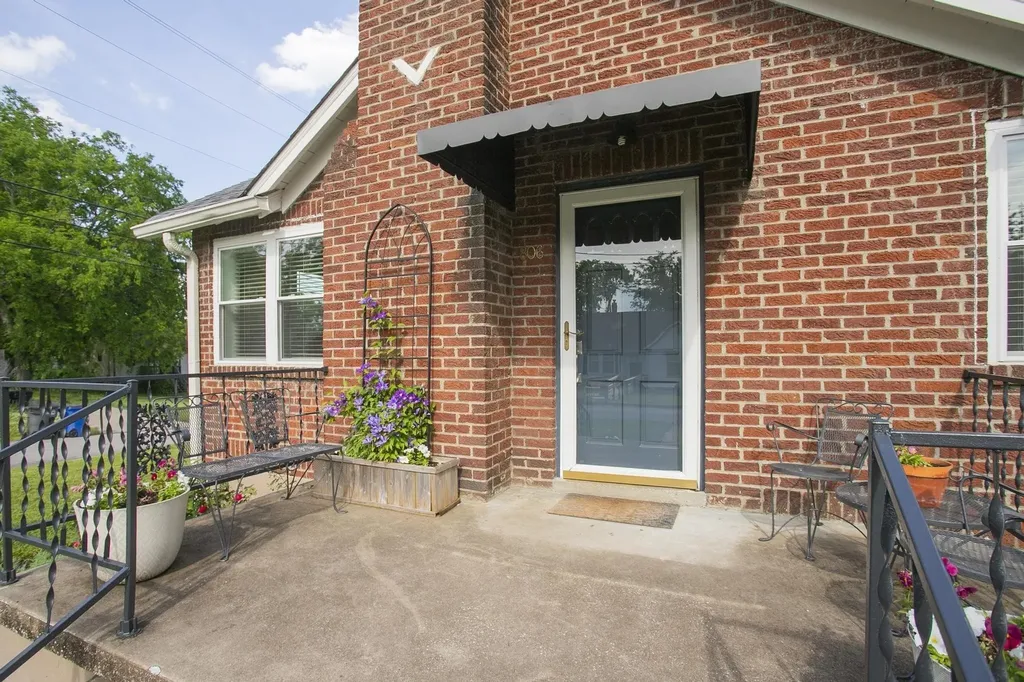 806 Fleming Street Columbia TN 38401