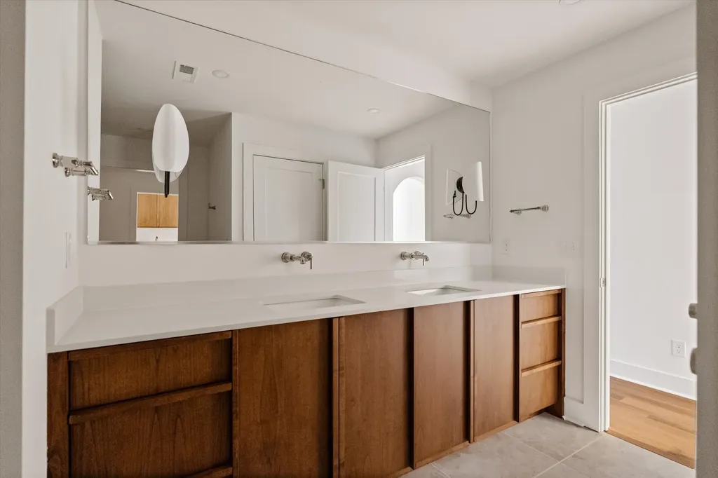 547B Moore Avenue Nashville TN 37203