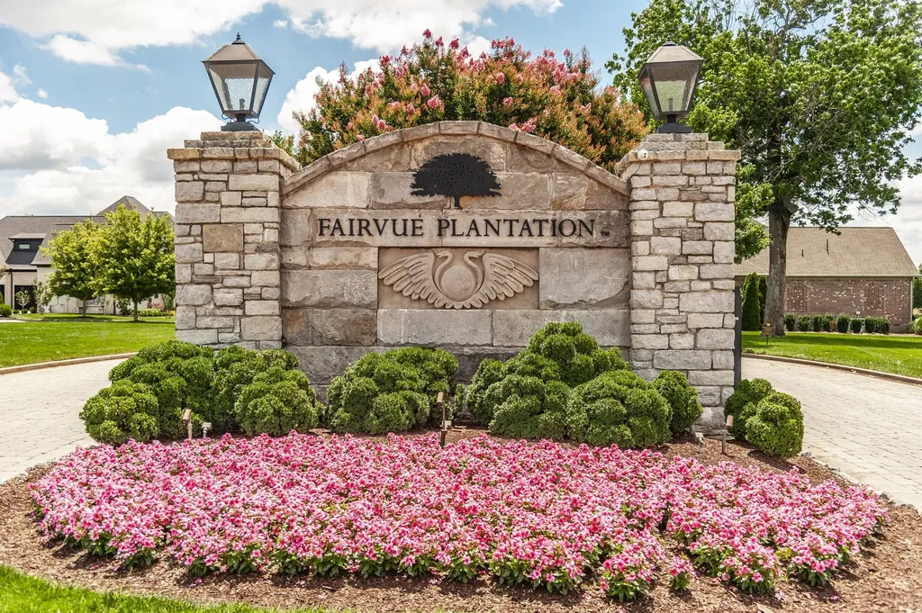 1624 Kelvington Boulevard Gallatin TN 37066