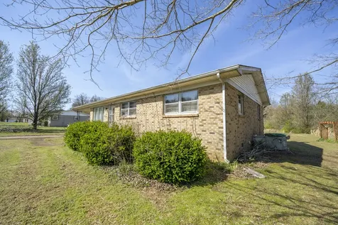5062 Sunny Acres Drive Waynesboro TN 38485