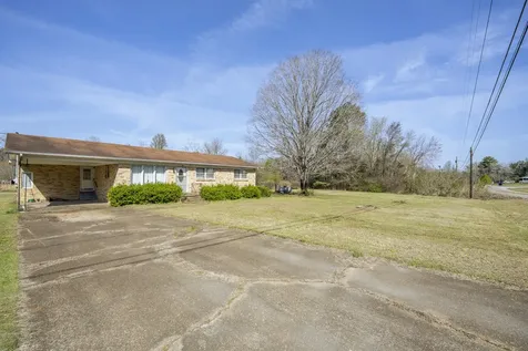 5062 Sunny Acres Drive Waynesboro TN 38485