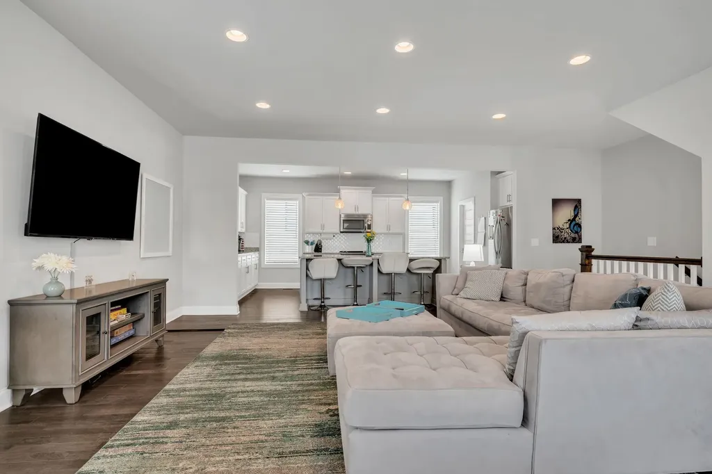 719 Douglas Avenue Nashville TN 37207