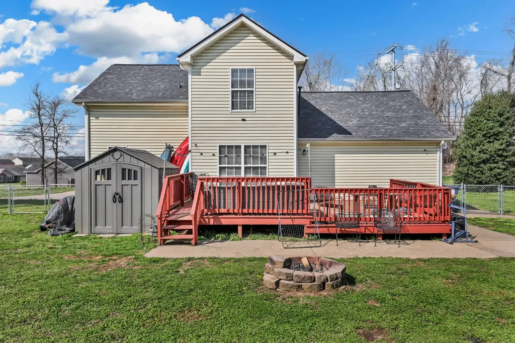 1727 Needmore Road Clarksville TN 37042