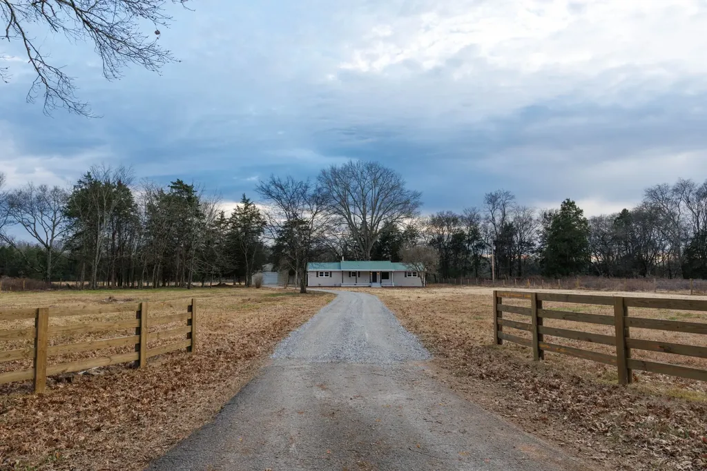 2239 Hunter Bills Road Lewisburg TN 37091