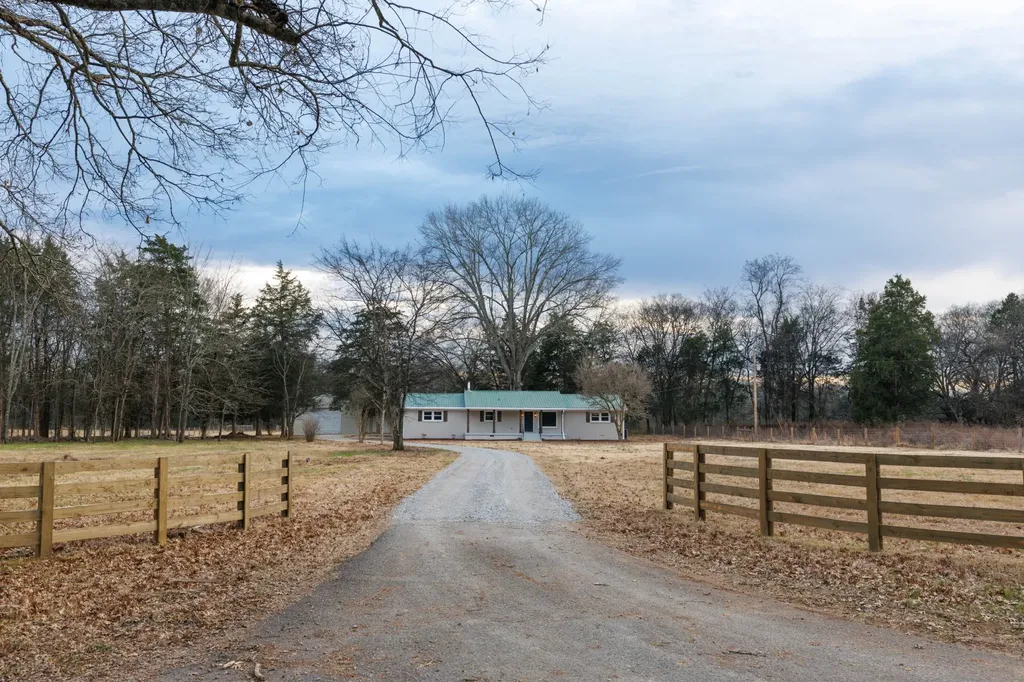2239 Hunter Bills Road Lewisburg TN 37091