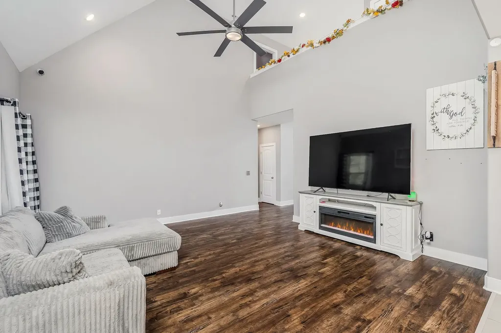158 Briarwood Lane Smithville TN 37166