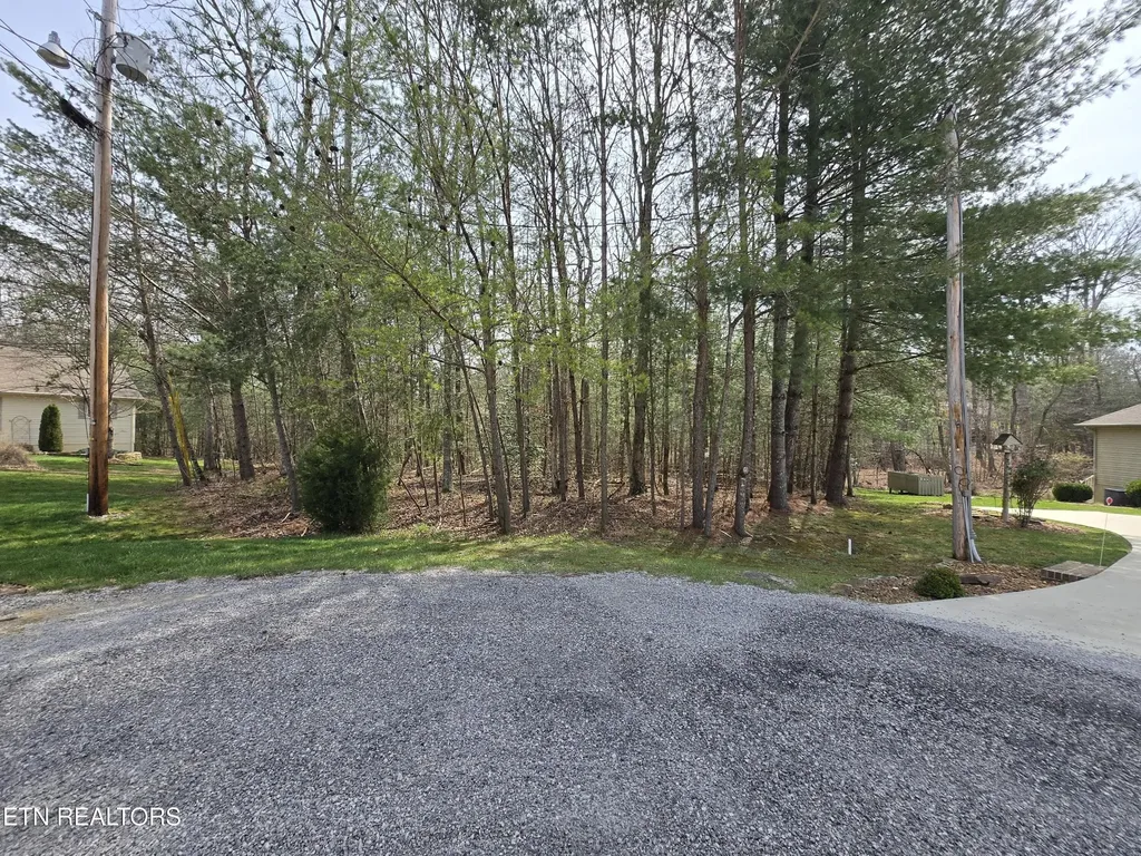 16 Holly Court Crossville TN 38558