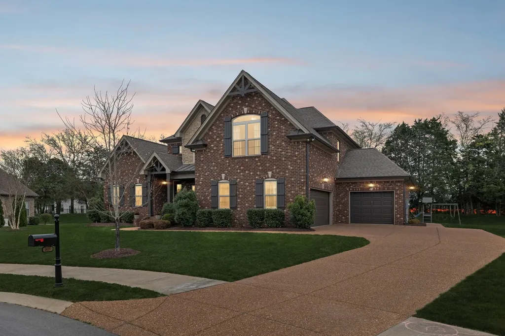 907 Larkspur Lane Lebanon TN 37087