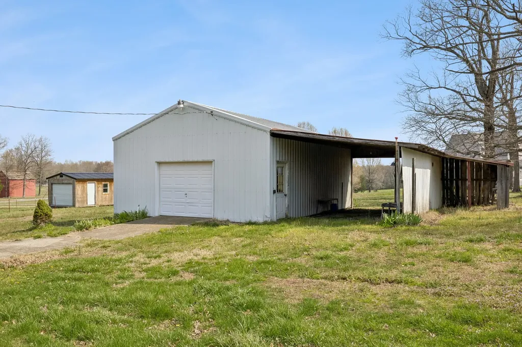592 Shorty Few Road Dickson TN 37055