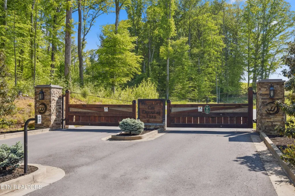 1315 Still Mountain Way Dandridge TN 37725