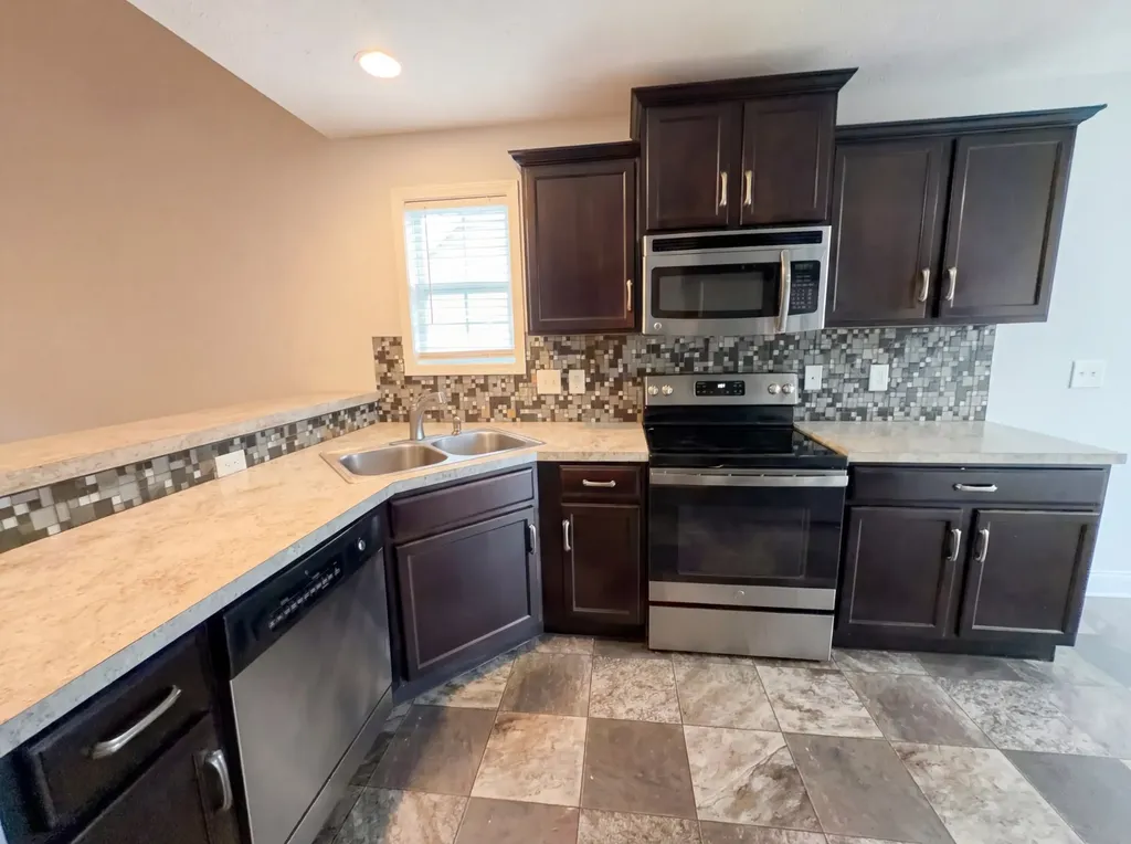 432 Leslie Wood Drive Clarksville TN 37040