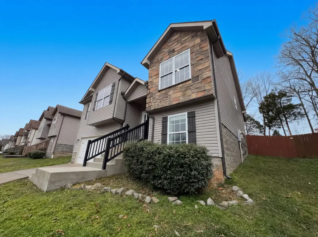 432 Leslie Wood Drive Clarksville TN 37040