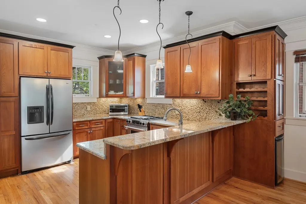 2402 Oakland Avenue Nashville TN 37212