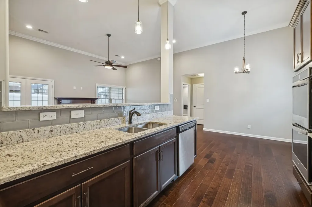 1008 Meadowview Lane Clarksville TN 37040