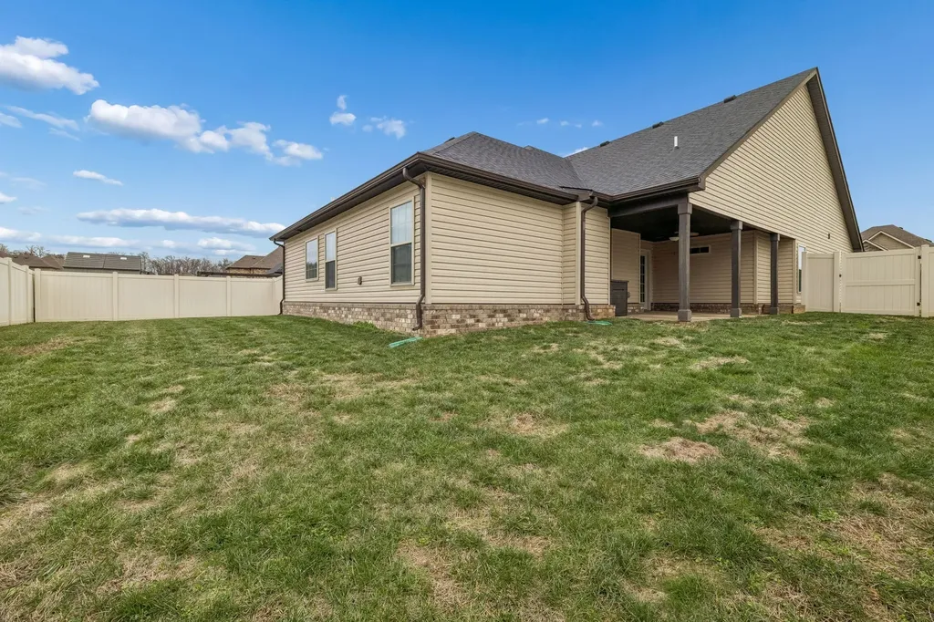 1008 Meadowview Lane Clarksville TN 37040