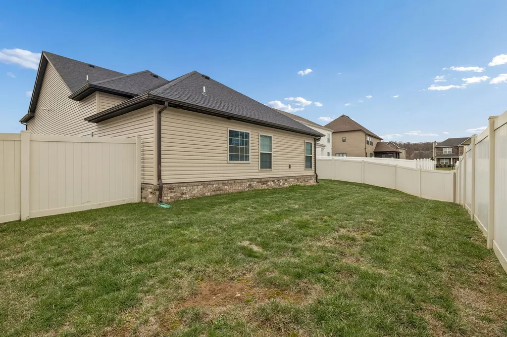 1008 Meadowview Lane Clarksville TN 37040