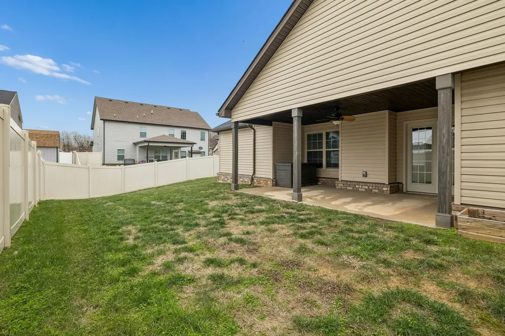 1008 Meadowview Lane Clarksville TN 37040