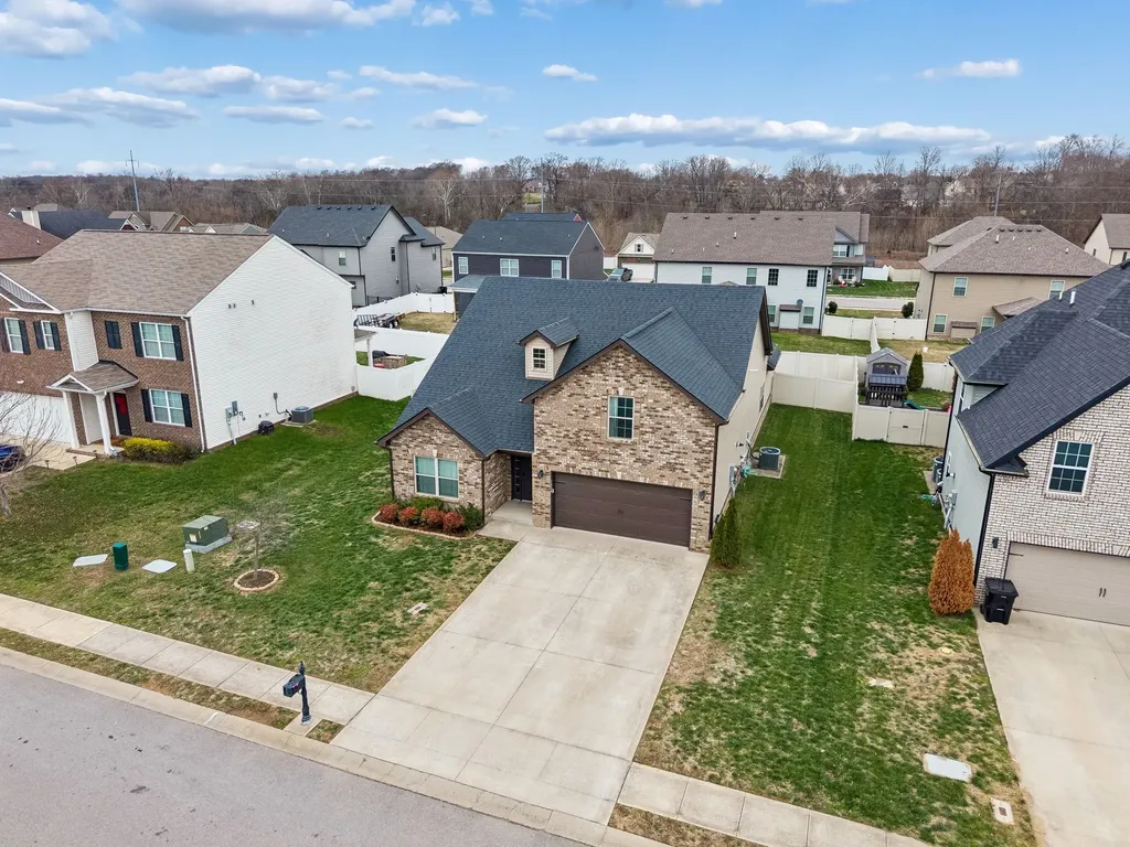 1008 Meadowview Lane Clarksville TN 37040