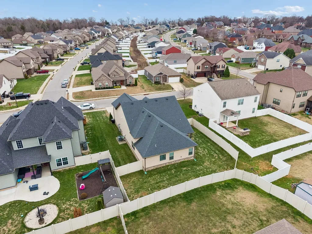 1008 Meadowview Lane Clarksville TN 37040