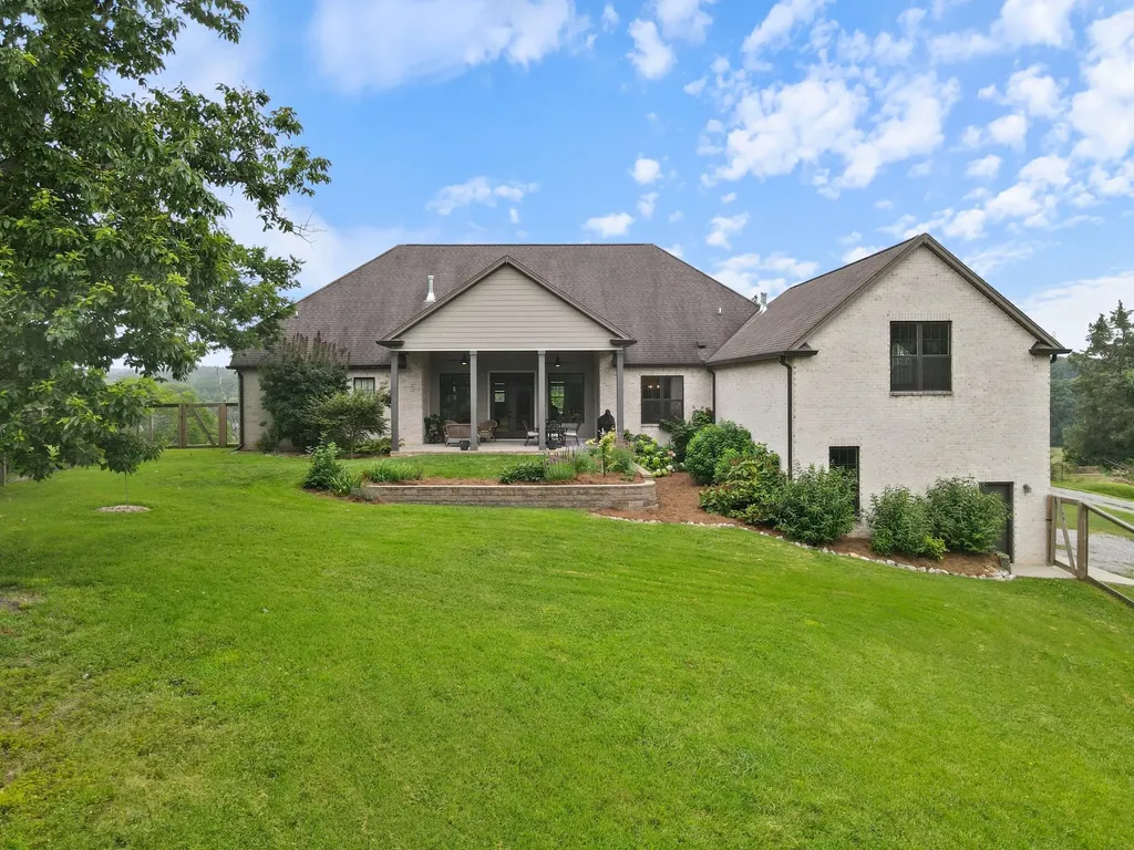 1135D Center Point Road Hendersonville TN 37075
