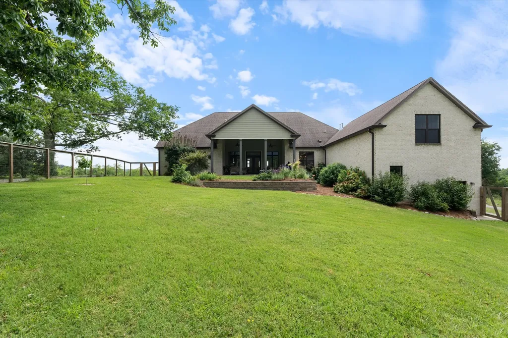 1135D Center Point Road Hendersonville TN 37075