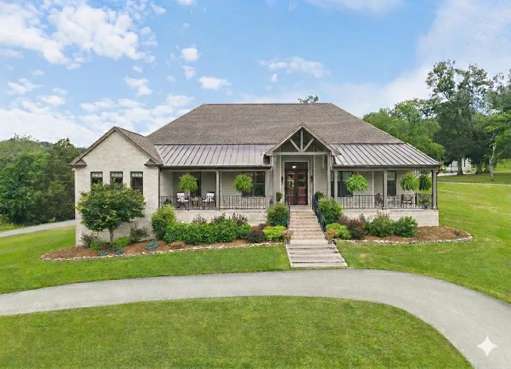 1135D Center Point Road Hendersonville TN 37075