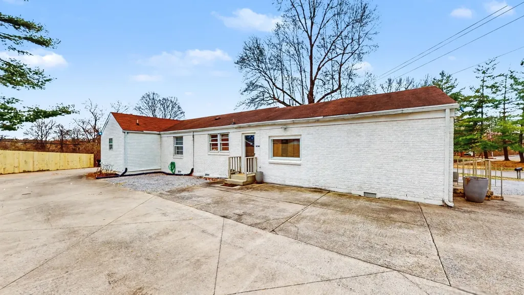 2898 Elm Hill Pike Nashville TN 37214