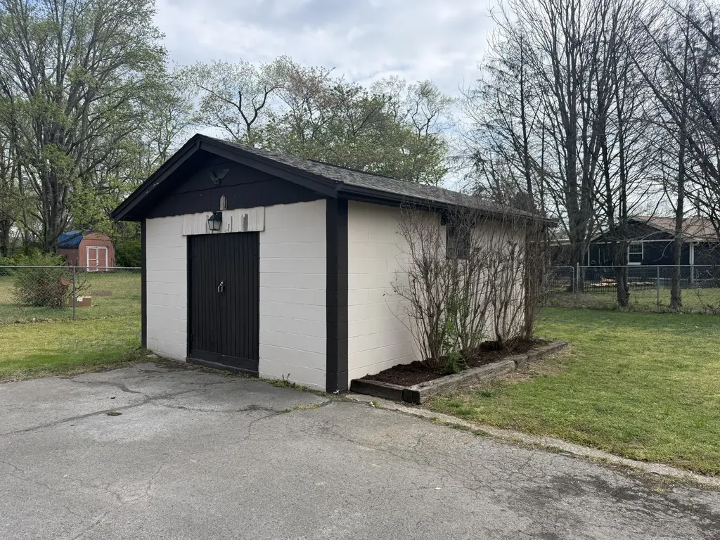 2898 Elm Hill Pike Nashville TN 37214