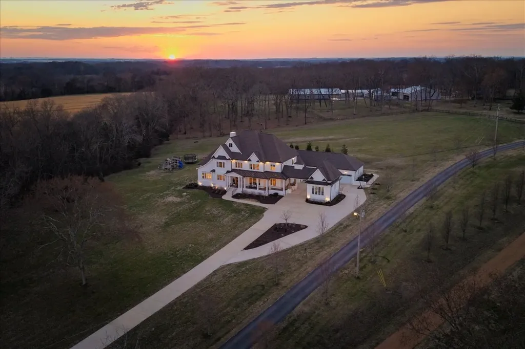 201 Palmer Circle Lebanon TN 37090