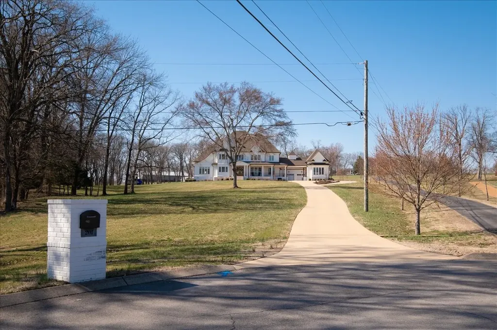 201 Palmer Circle Lebanon TN 37090