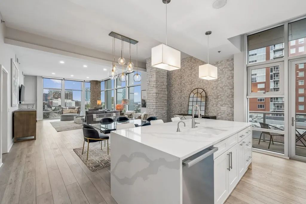 700 12th Ave, S Nashville TN 37203