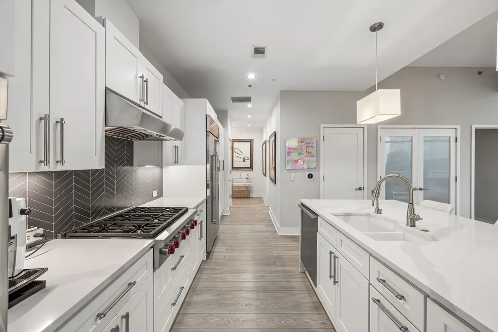 700 12th Ave, S Nashville TN 37203