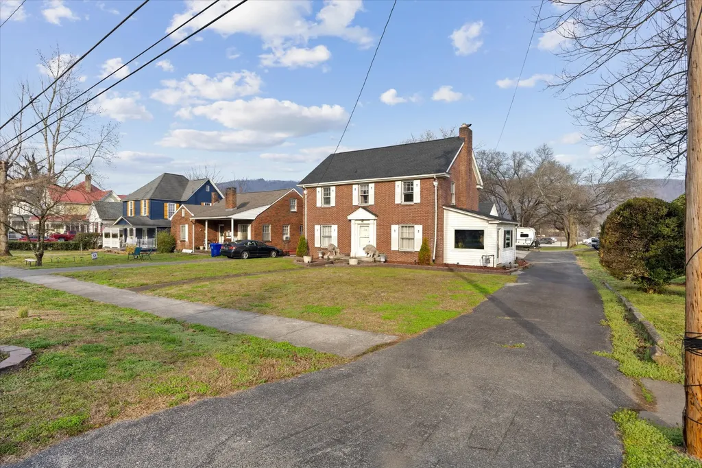 129 N Kingston Avenue Rockwood TN 37854