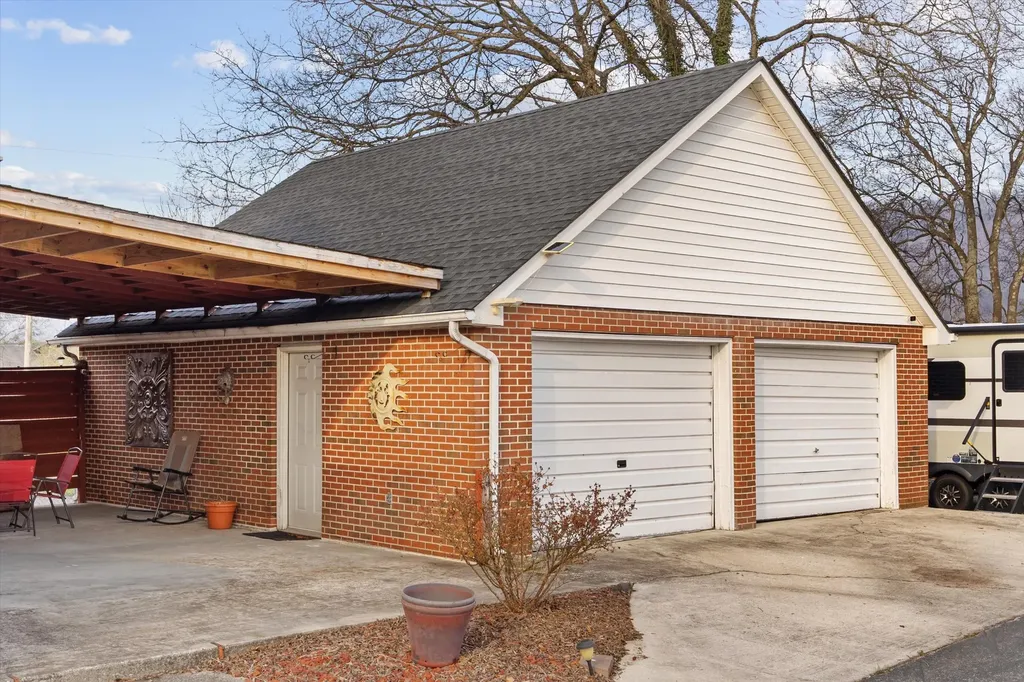 129 N Kingston Avenue Rockwood TN 37854