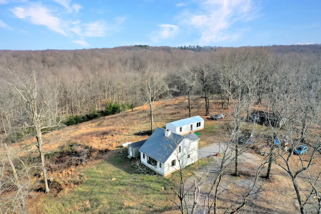 1041 Old Mount Vernon Road Bethpage TN 37022