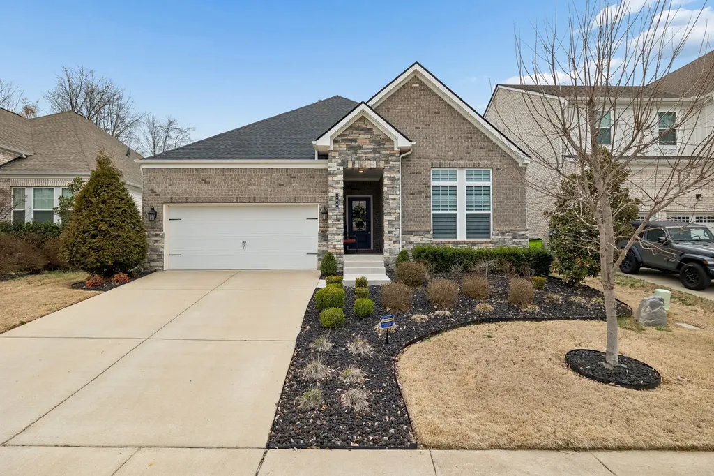 206 Woodhall Court White House TN 37188