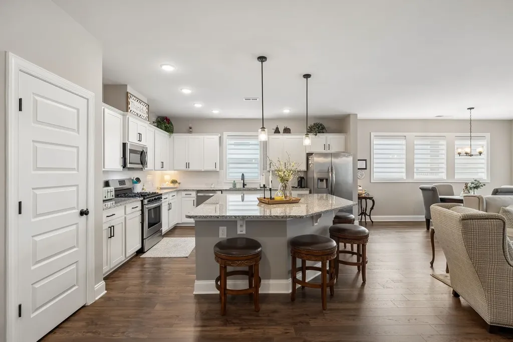 206 Woodhall Court White House TN 37188