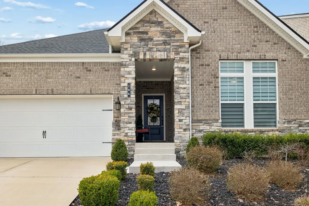 206 Woodhall Court White House TN 37188