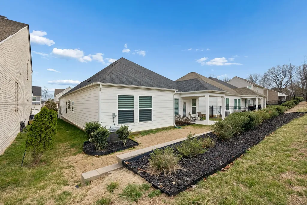 206 Woodhall Court White House TN 37188