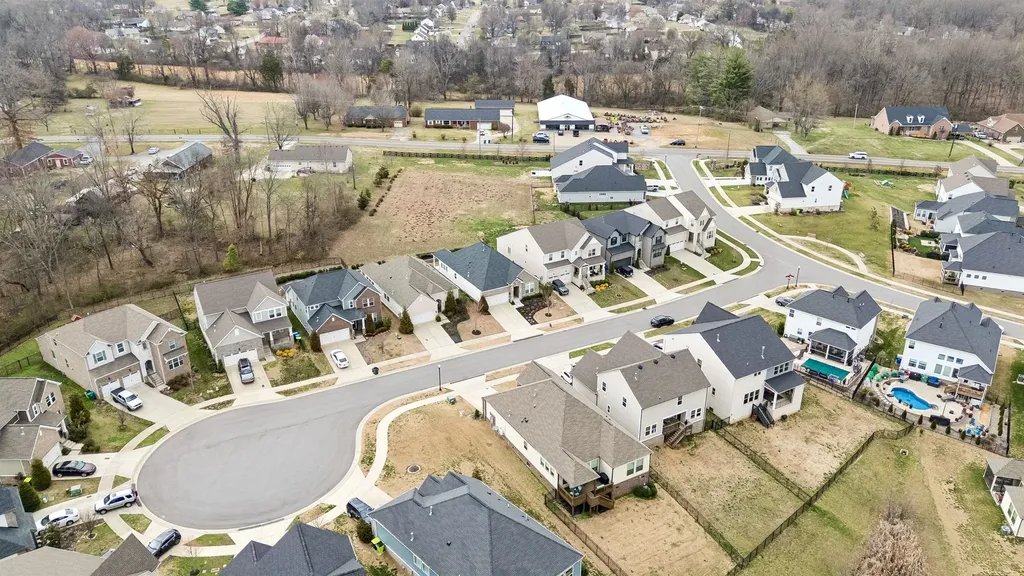 206 Woodhall Court White House TN 37188